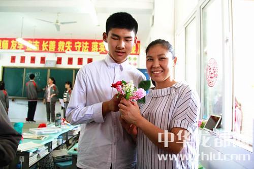 母親節(jié)，周口高中生這樣過(guò)！