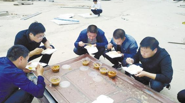 為了“創(chuàng)衛(wèi)”，他們蠻拼的