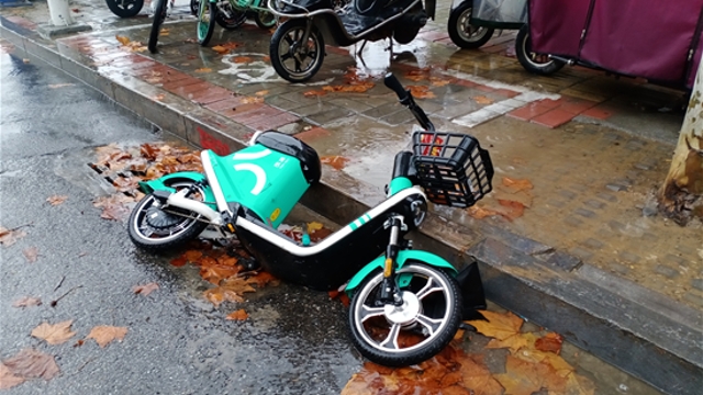 請(qǐng)把車子放好吧！